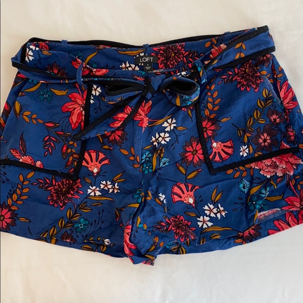 Loft Floral short with tie